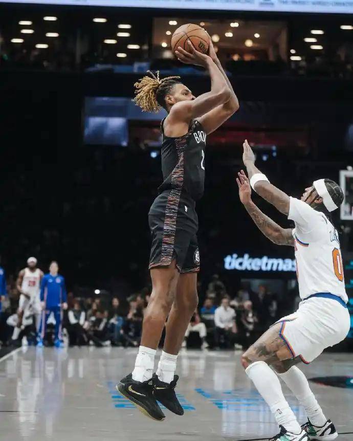 关于清晨纽约尼克斯单刀错失：CBA季后赛节点到来，底气十足，赛程密集仍需轮换的信息